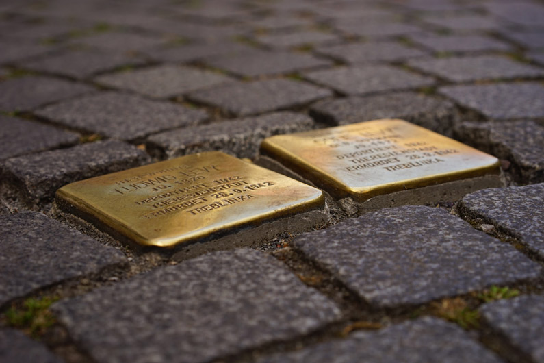 Digitale Kunstwerke zu Saarbrücker Stolpersteinen – saarländische Künstler*innen gesucht