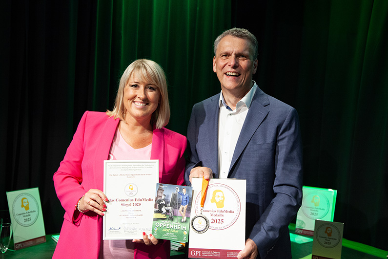 Comenius EduMedia Siegel Preisverleihung - Isabel Gathof und Ludwig Kuhn (EUROKEY)